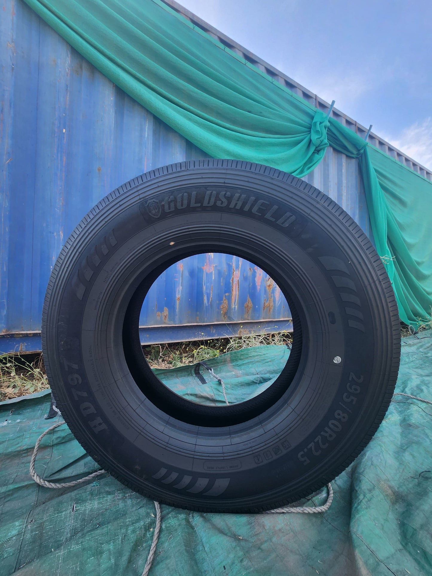 Neumático 295/80r22.5 dirección